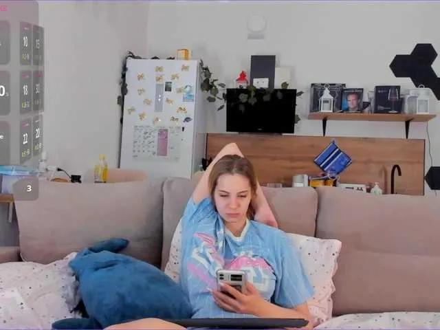 Girlalonehome on BongaCams