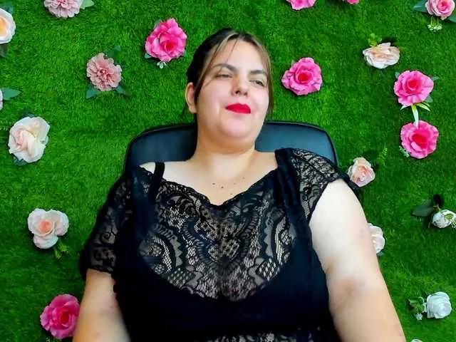 HugeTittiess on BongaCams