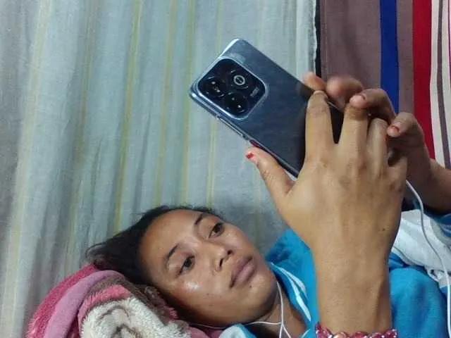 Laurencia12 on BongaCams