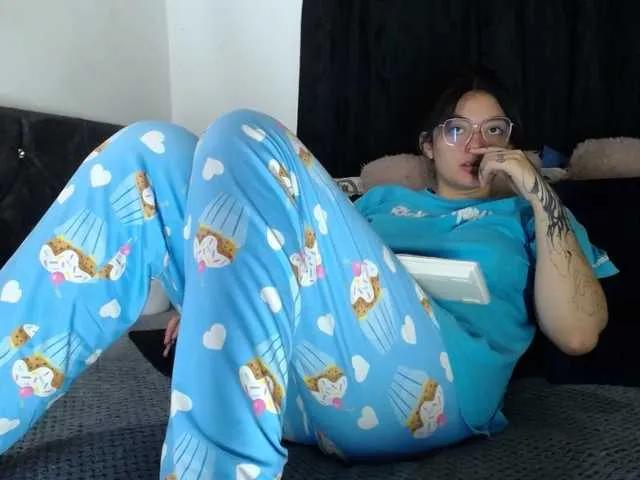 Lesliee22 on BongaCams