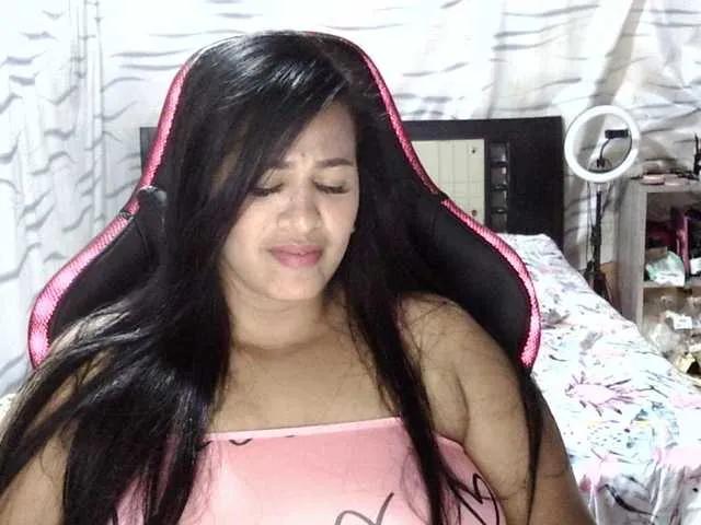 Letty33 on BongaCams 