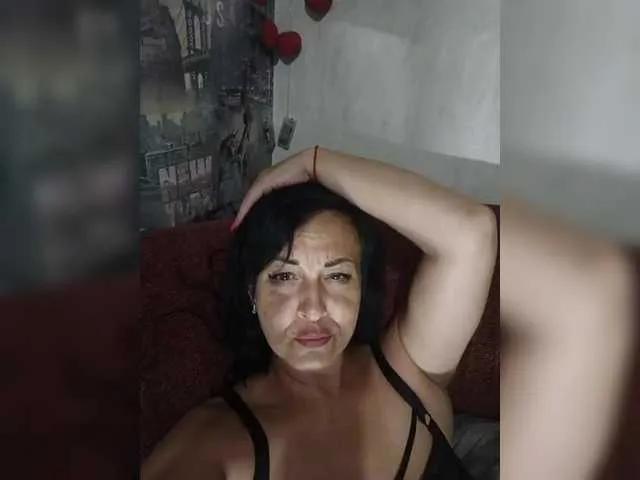Lina-a-13 on BongaCams