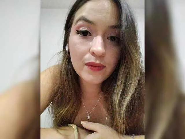 littleDanni on BongaCams 