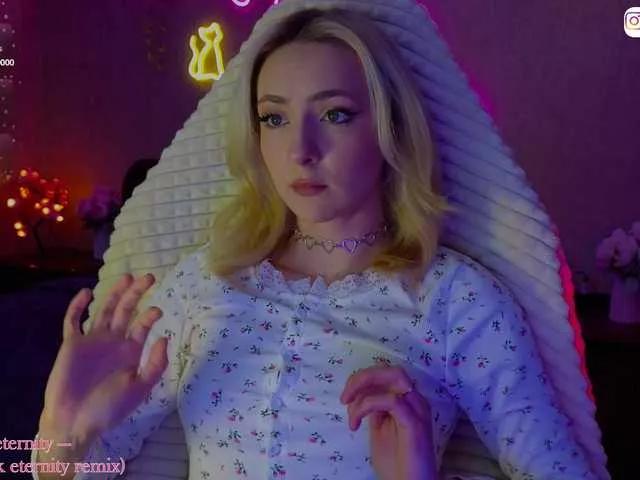 LollyGirlMoon on BongaCams 