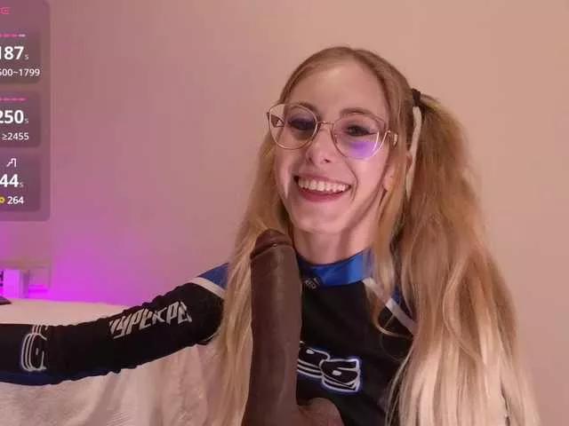 Nikki-Gia on BongaCams 