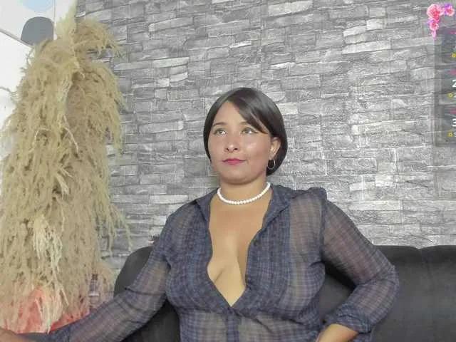 paolaih on BongaCams