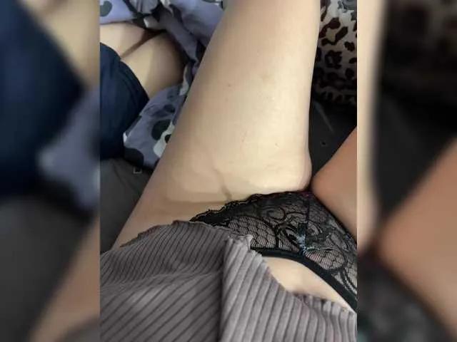 PrettyLovee on BongaCams