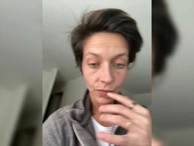 Raphilouisa — On adore avoir des ordres, des consignes, jouer nous sommes trs joueurs :)