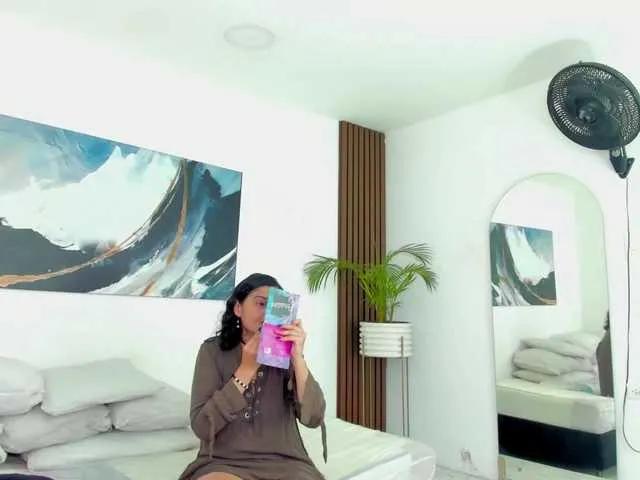 Renata-Saenz on BongaCams