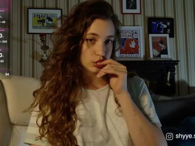 sarahsupershy on BongaCams