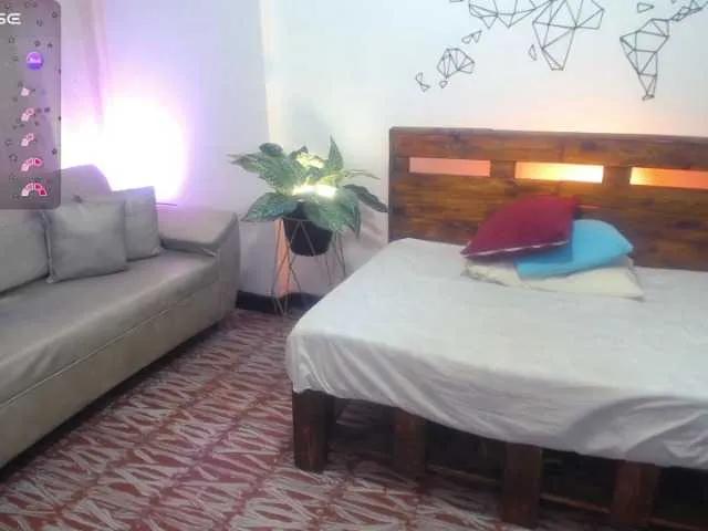 Yeseniaa25 on BongaCams 