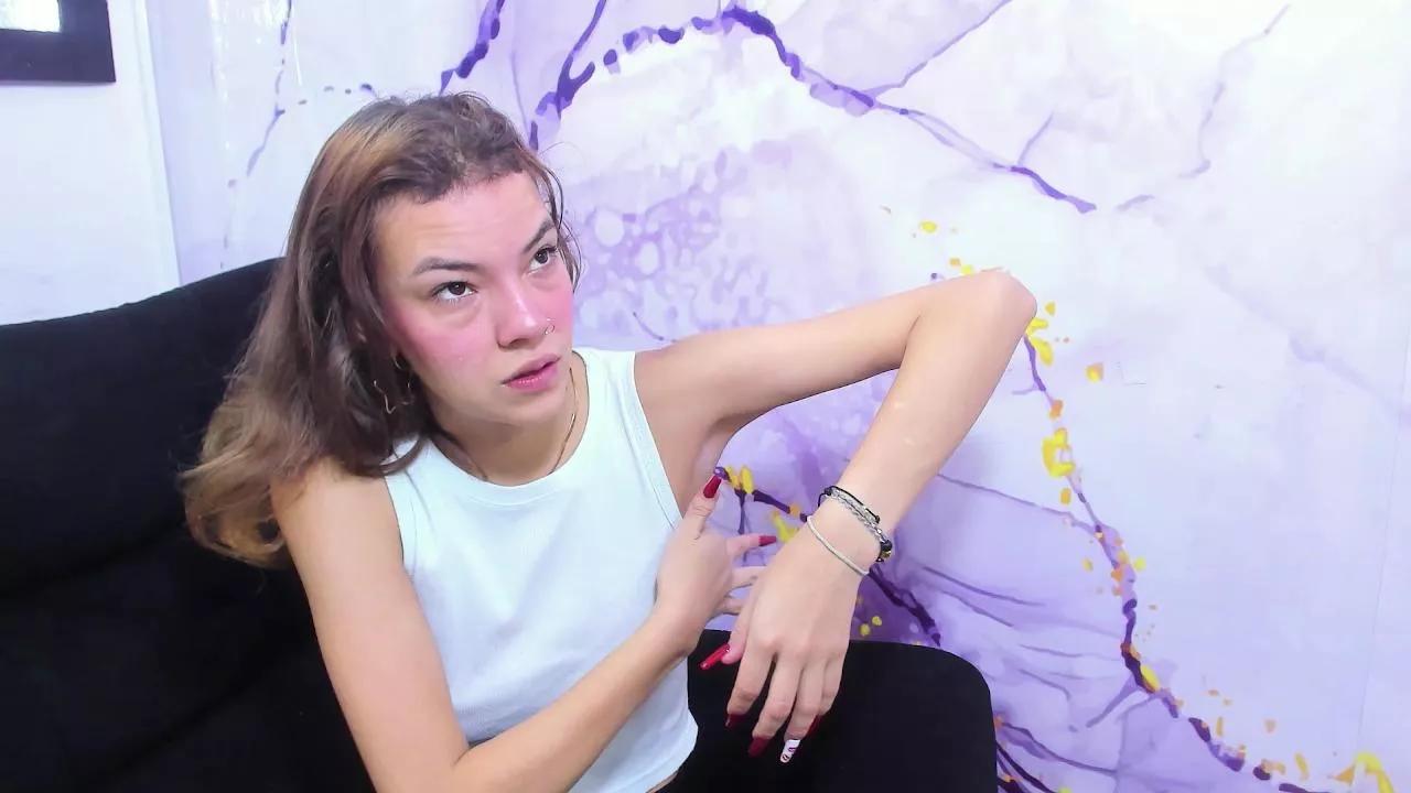 Sashacamhot on Cam4 