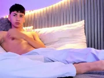 dominic_ghost — BE NAKED AND JERKING FOR 3 MIN [300 tokens left] Welcome to my room guys!! #bigcock #hairy #muscle #18 #latino