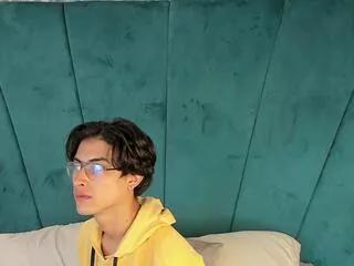aaron_ez on Flirt4Free 
