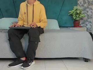 aaron_ez on Flirt4Free 