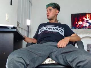derryck on Flirt4Free 