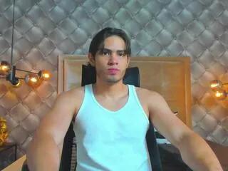 tyler_lions on Flirt4Free