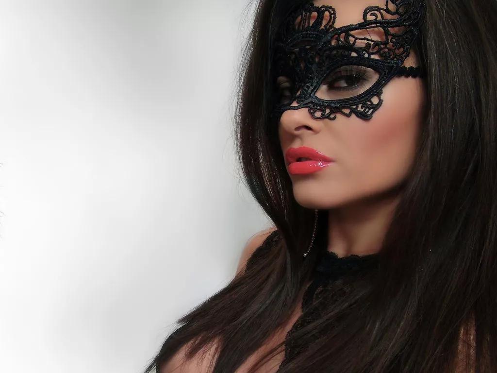 SerafinaDian on LiveJasmin