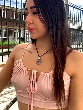 Alanna_Pink on StripChat