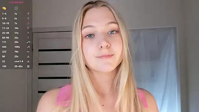 ArianeAumich — lick my lips close to cam