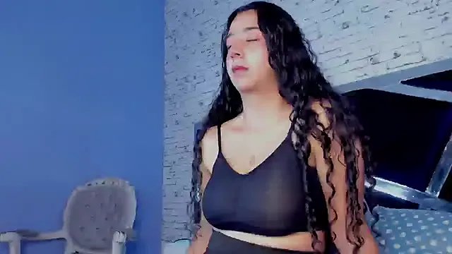 BellaSwwan on StripChat 