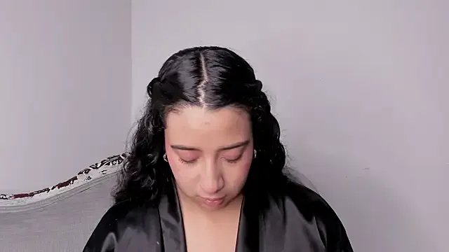 BellaSwwan on StripChat 