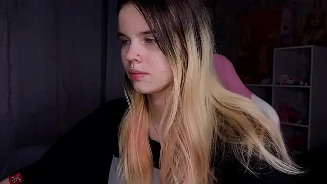 HanaMitsuri on StripChat 
