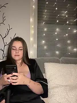 ItsLxsa — Boobs out 2min