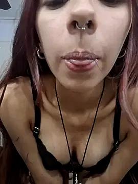 Kristal-Ambar —  Show Pussy 
