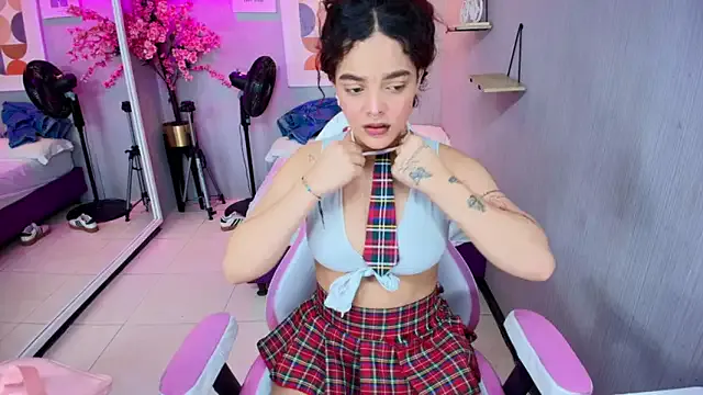 Maggy_t18 on StripChat 