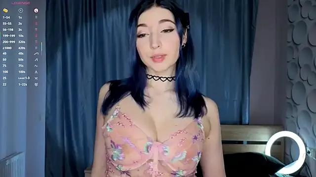 MinnieHiness on StripChat 