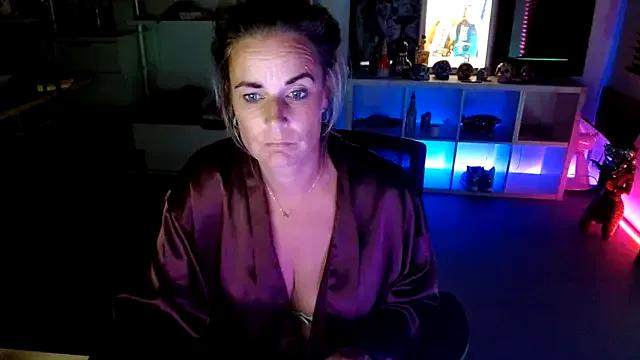 MystiqueMaven — Striptease