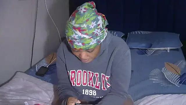 QUEENSHYNESS on StripChat 