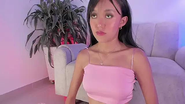 sara_gwen on StripChat 