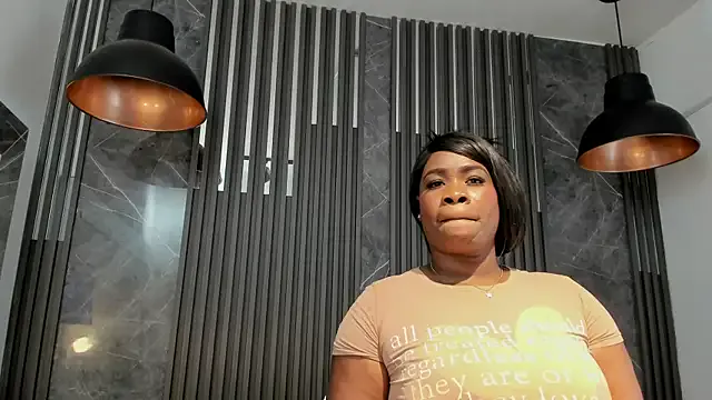 SaraiEvans on StripChat 