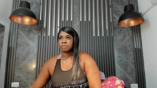 SaraiEvans on StripChat 