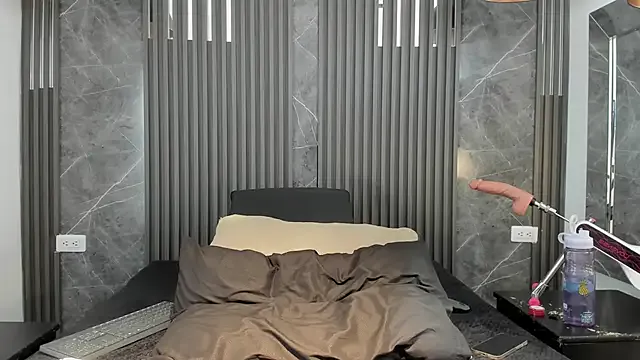 SaraiEvans on StripChat 