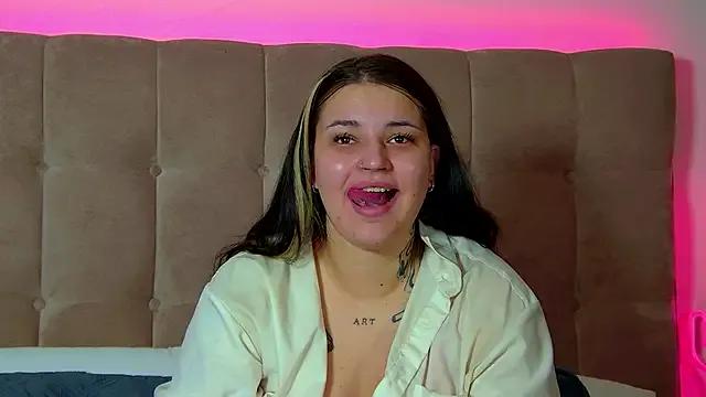 SaraOswald on StripChat 