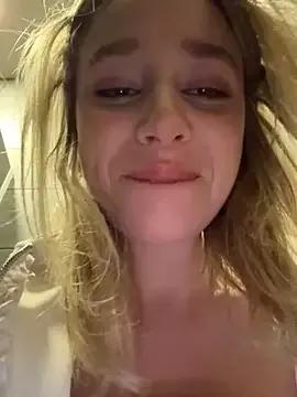 SSSATIVA_model — Completely naked in the toilet