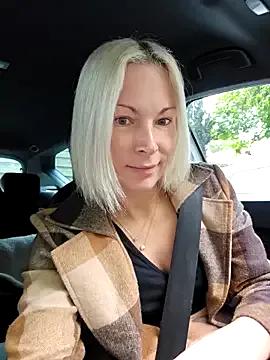 Sunny-Sin — Titten Massage