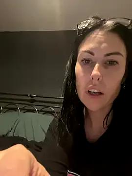 xCharlie_MILFx — finger pussy for 1 min